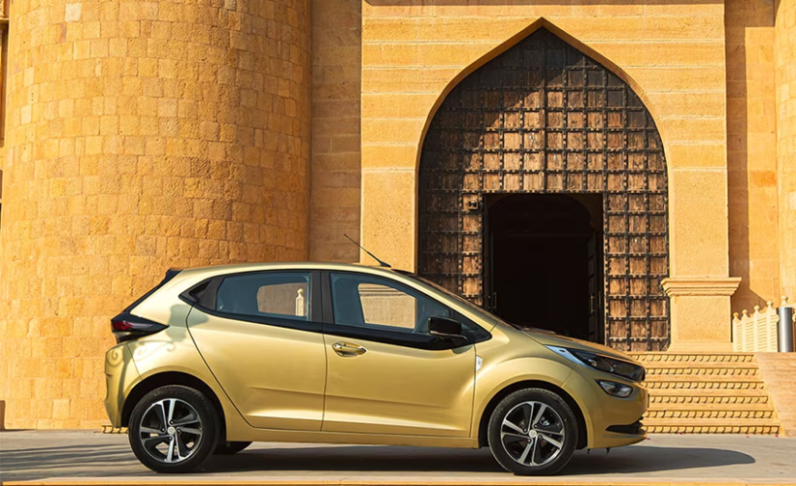 Tata Altroz: The Gold Standard of Hatchbacks | BestGaddi.com