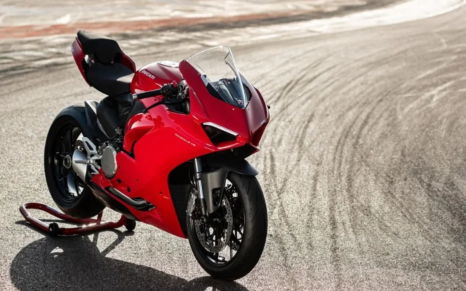Ducati Panigale V2: Ducati's Superbike Sensation |Best Gaddi