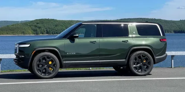 Rivian-R1S-1