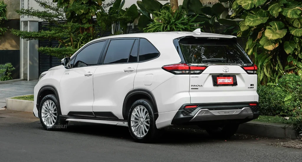 Harga Innova Zenix Hybrid 2024: Why to buy Brand New Innova?